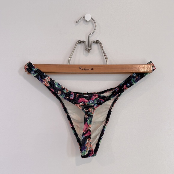 Yutata Men’s Floral Thong - Black (Large) - Picture 4 of 8